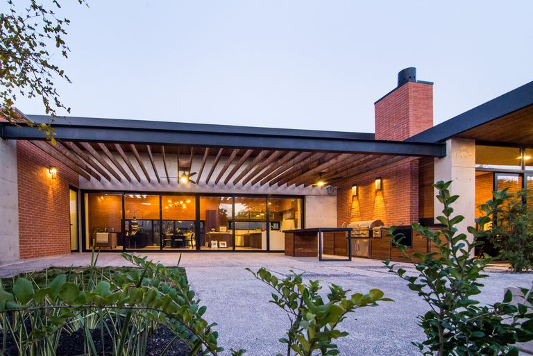 إنشاء منزل بالكامل من مواد معاد تدويرها