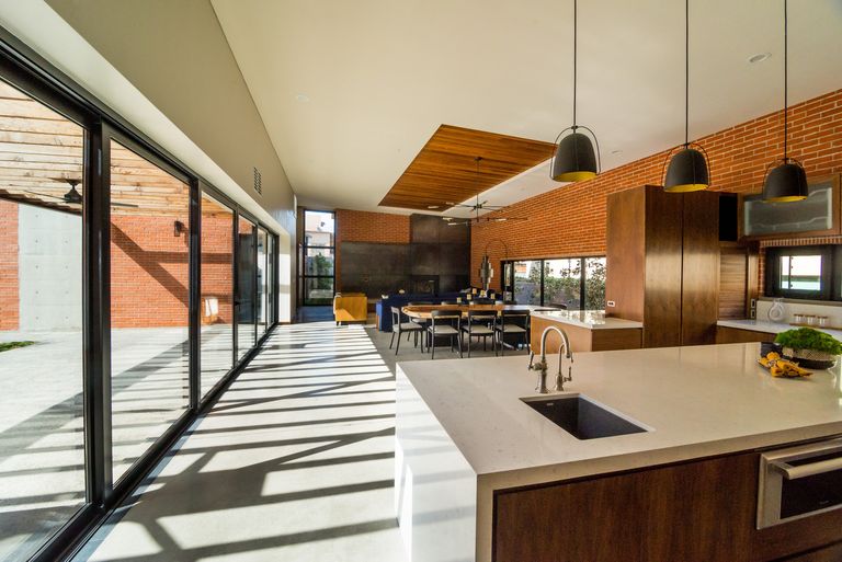 إنشاء منزل بالكامل من مواد معاد تدويرها