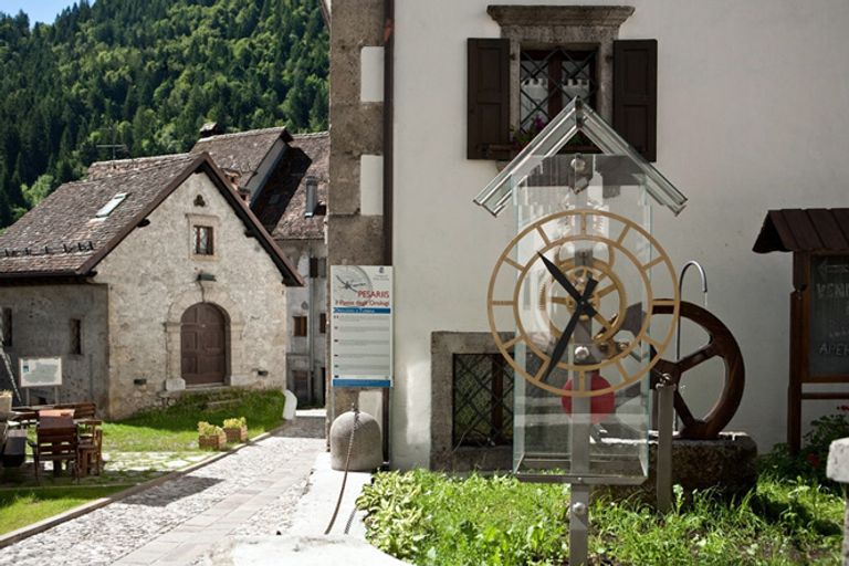 مدينة كارنيا.. سحر الطبيعة يغازل زوار منطقة الوديان الإيطالية