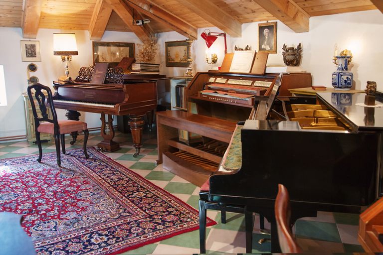 مدينة كارنيا.. سحر الطبيعة يغازل زوار منطقة الوديان الإيطالية