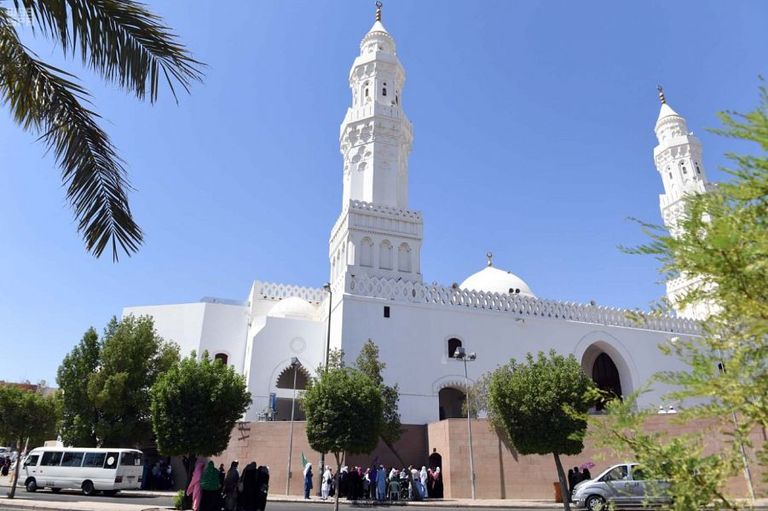 حجاج بيت الله الحرام يتوافدون على المدينة المنورة 