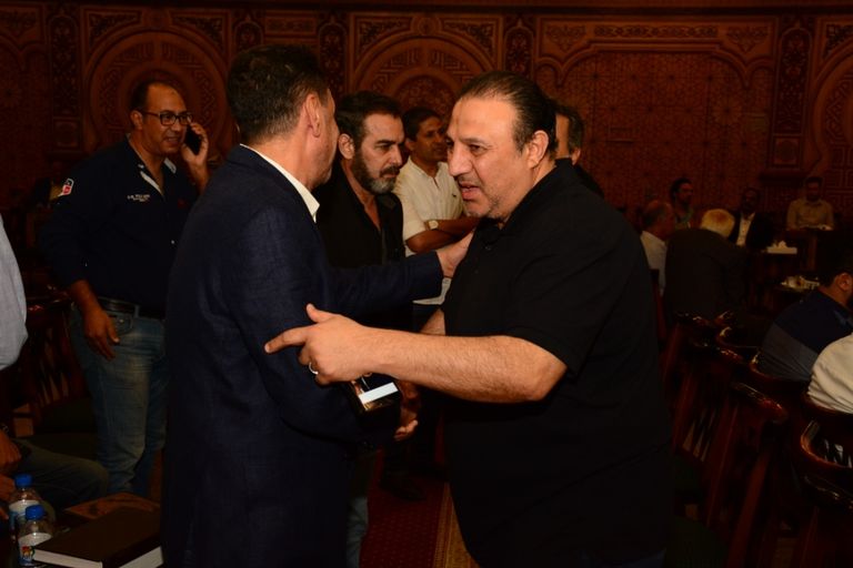  الممثل المصري أحمد عز يقدم العزاء للإعلامي عمرو الليثي