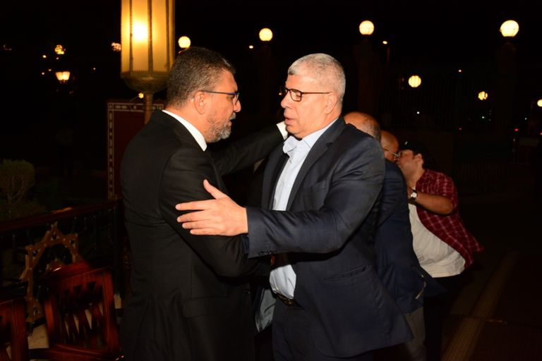  الممثل المصري أحمد عز يقدم العزاء للإعلامي عمرو الليثي