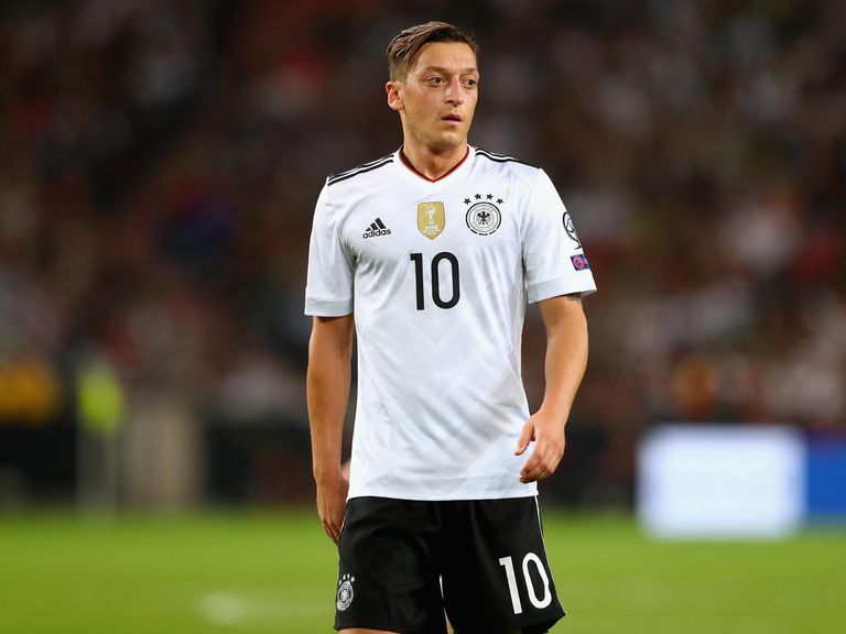 مسعود أوزيل ليون جورتزكا