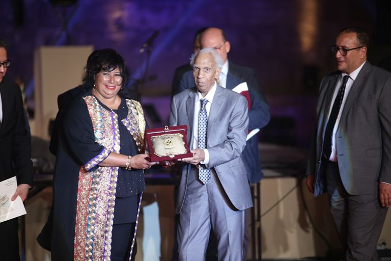 هاني شاكر أثناء تكريمه في مهرجان القلعة للغناء