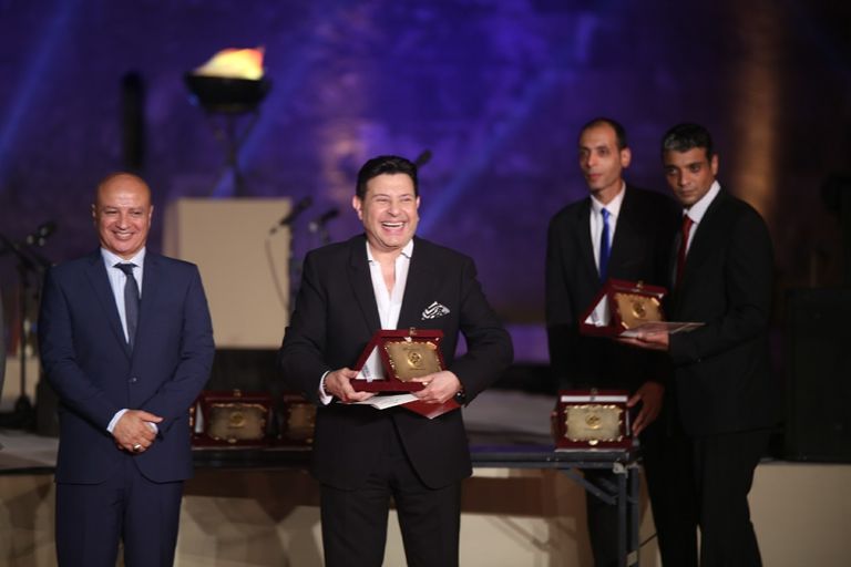 هاني شاكر أثناء تكريمه في مهرجان القلعة للغناء