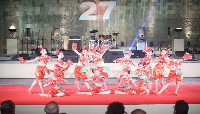 الفرقة الصينية المشاركة في مهرجان محكى القلعة بالقاهرة