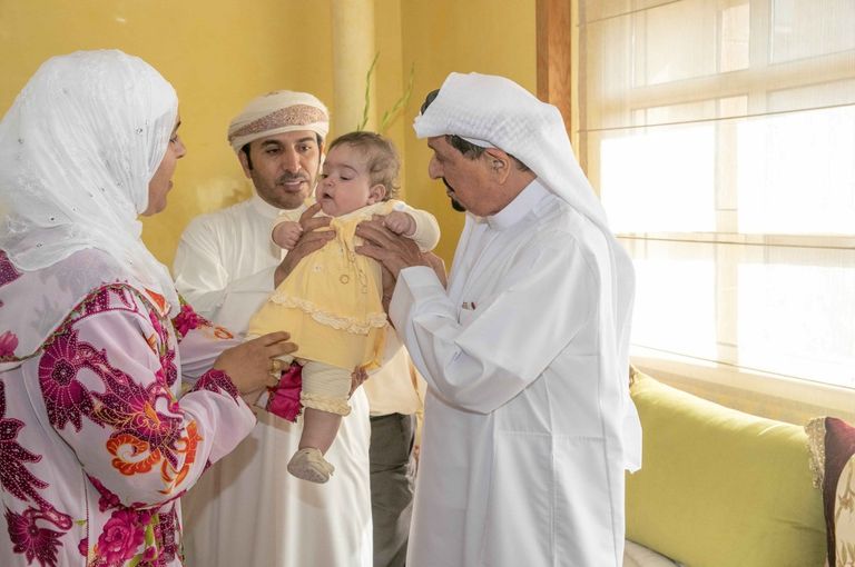 حاكم عجمان يستقبل أسرة الطفلة المغربية