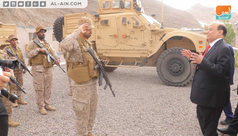 هادي خلال زيارة سابقة لقوات التحالف العربي  الرئيس اليمني خلال زيارة سابقة إلى القوات الإماراتية في عدن