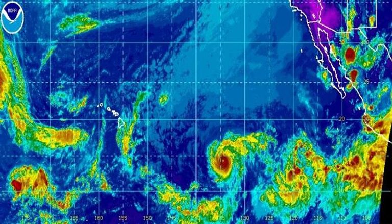 إعصار هكتور يقترب من جزر هاواي 