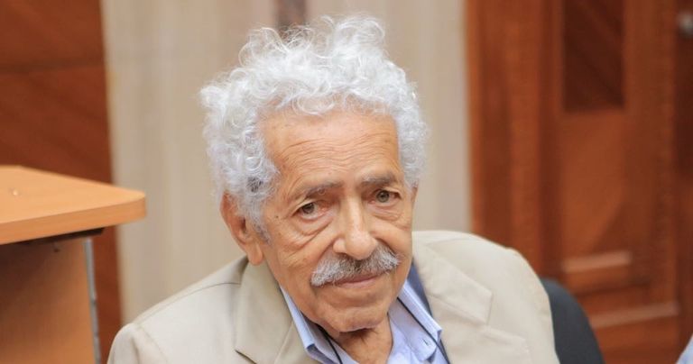 الفنان التشكيلي الكبير جانب من معرض "رحلة حياة" لآدم حنين ورمسيس مرزوق