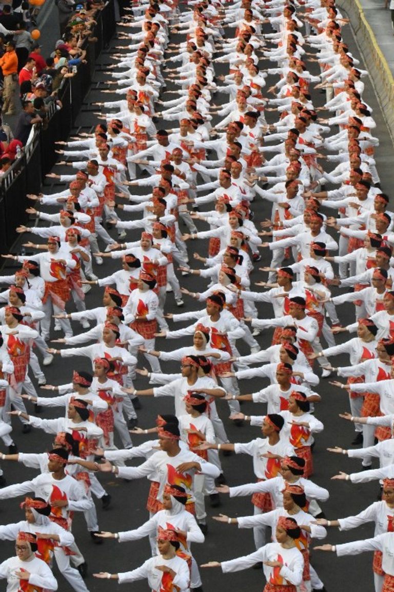 رئيس إندونيسيا يرقص البوكو بوكو