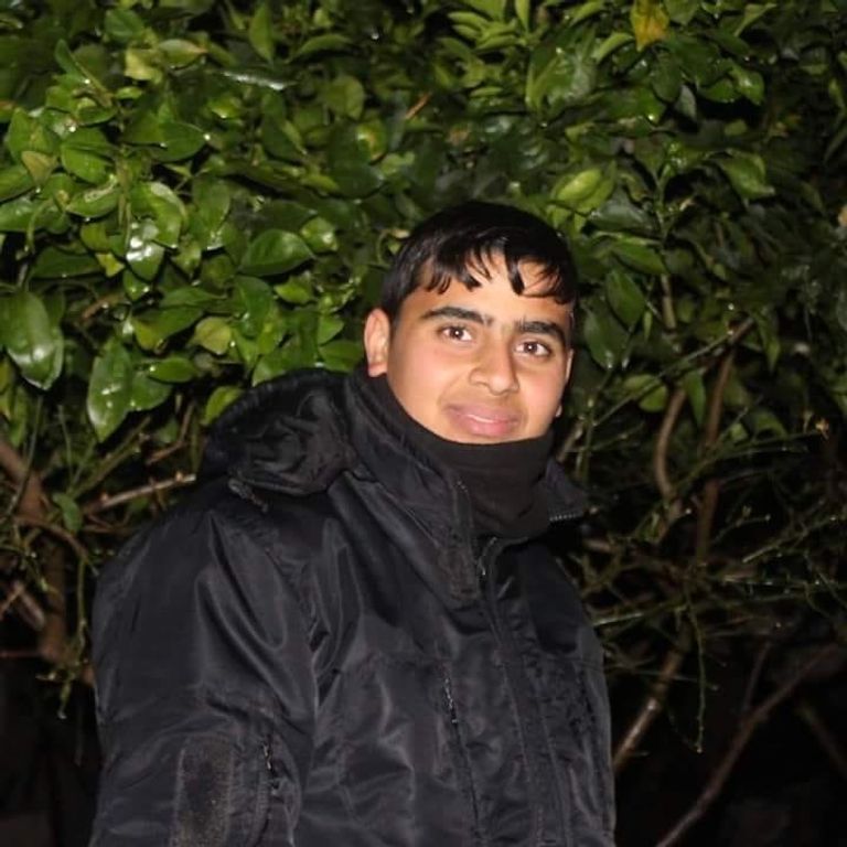 الشهيد أحمد جهاد العايدي جانب من الاشتباكات خلال مسيرات العودة - أرشيفية