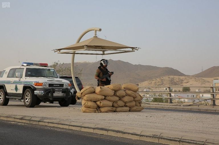 الأمن السعودي يبدأ تنفيذ تعليمات تصاريح أداء الحج على مداخل مكة