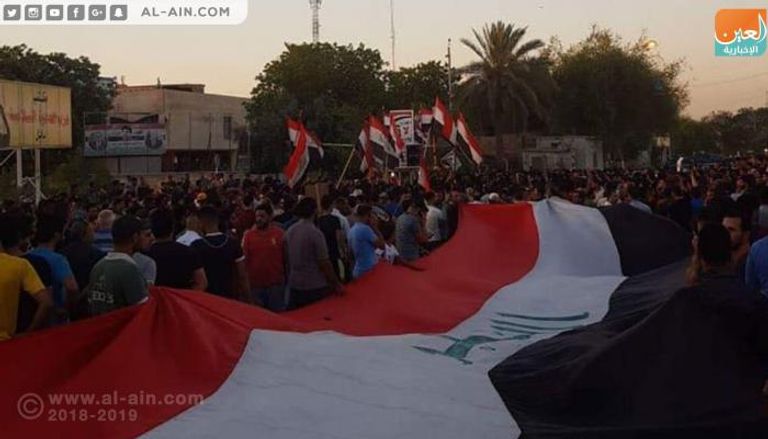 محتجون عراقيون يطالبون بتشكيل حكومة إنقاذ وطني