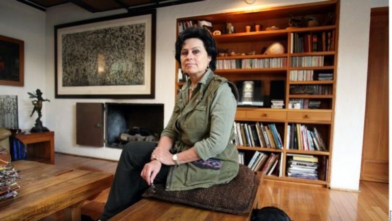 الروائية الكولومبية لاورا ريستريبو