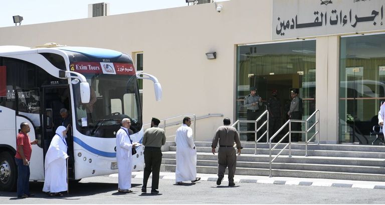 الحجاج يتوافدون على منفذ حالة عمار