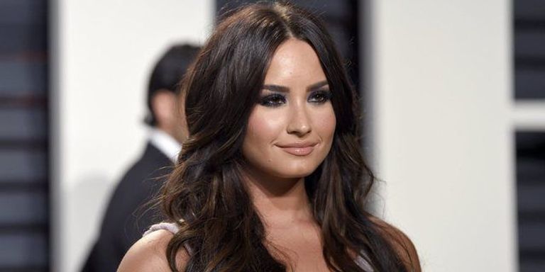ديمي لوفاتو شركة ديزني العالمية