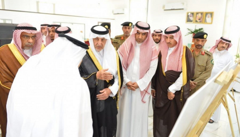 أمير منطقة مكة المكرمة يتفقد مركز الاستقبال والترحيب بالحجاج