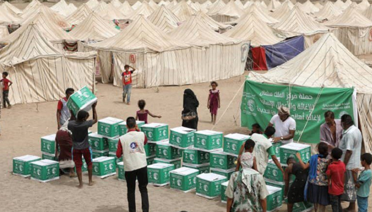 مساعدات إغاثية للنازحين في اليمن