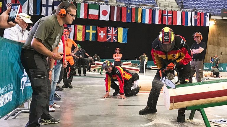 الألماني ماركو ترابيرت الفائز ببطولة العالم لقطع الأشجار