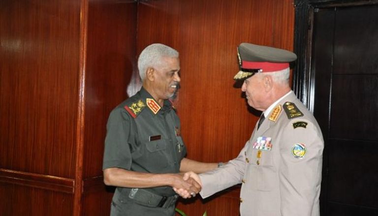 وزير الدفاع السوداني ورئيس أركان القوات المسلحة المصرية