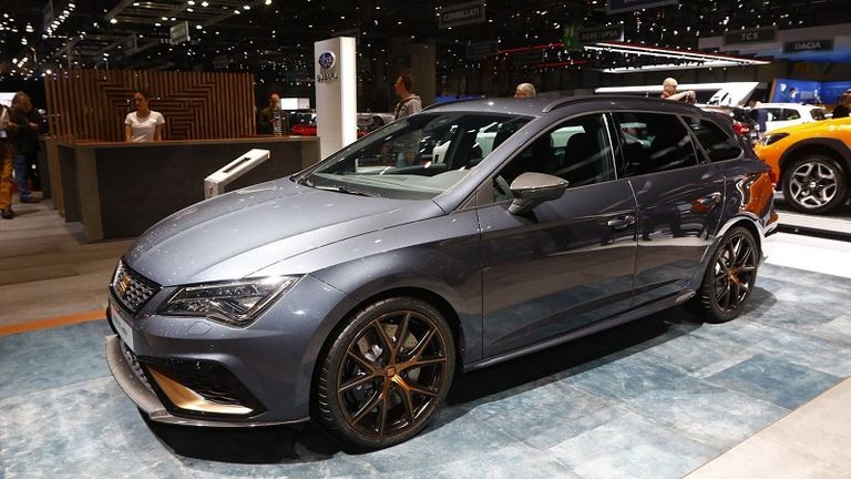 السيارة سيات كوبرا