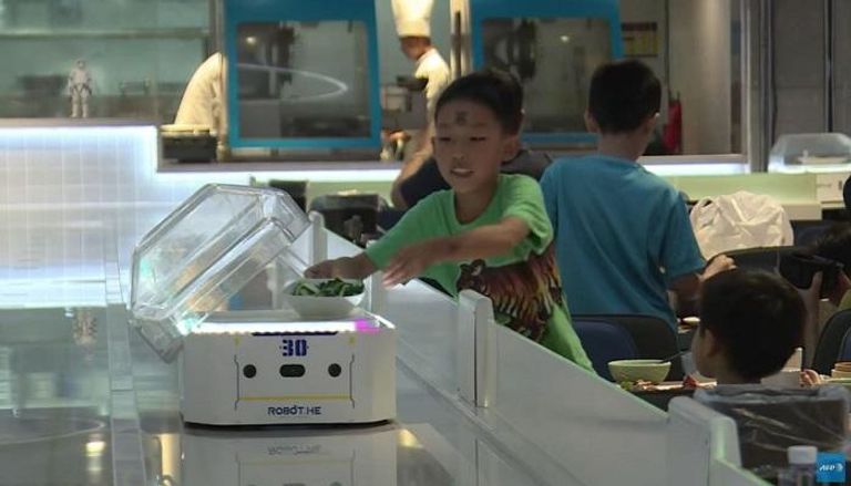 مطاعم تستعين بالروبوتات في الصين