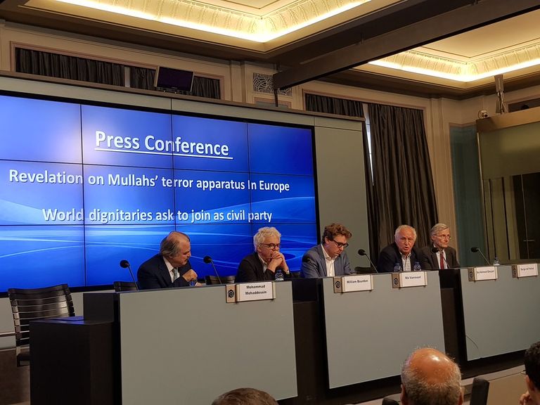 جانب من المؤتمر  الصحفي في بروكسل