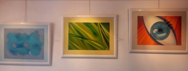 لوحات من معرض "همة" الفنانة التشكيلية الجزائرية صورية قريشي