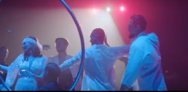 الفنانة إليسا تهزم السرطان