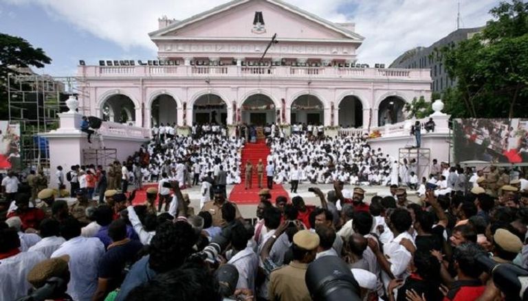 مقتل شخصين في تدافع بجنازة زعيم من التاميل في الهند