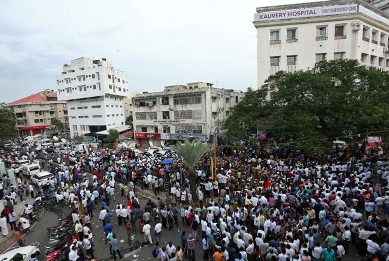 مقتل شخصين في تدافع بجنازة زعيم من التاميل في الهند
