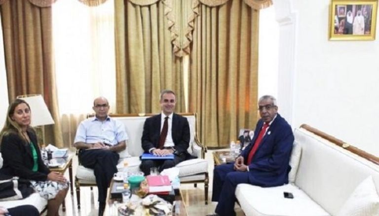 جانب من لقاء مطر الشامسي، سفير الإمارات في الأردن ومسؤول الأونروا