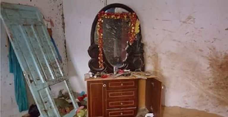 جانب من المنزل الذي تعرض للقصف الإسرائيلي ألعاب الشهيدة الرضيعة بيان التي بعثرها القصف الإسرائيلي