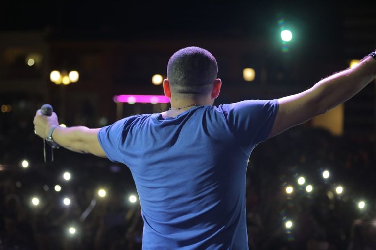 دياب خلال الحفل على مسرح بورتو مطروح