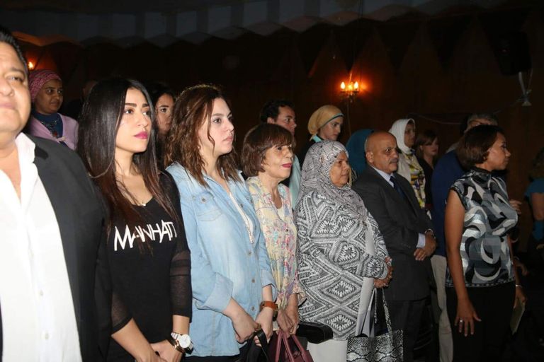 مشهد من عرض "حدث في بلاد السعادة"