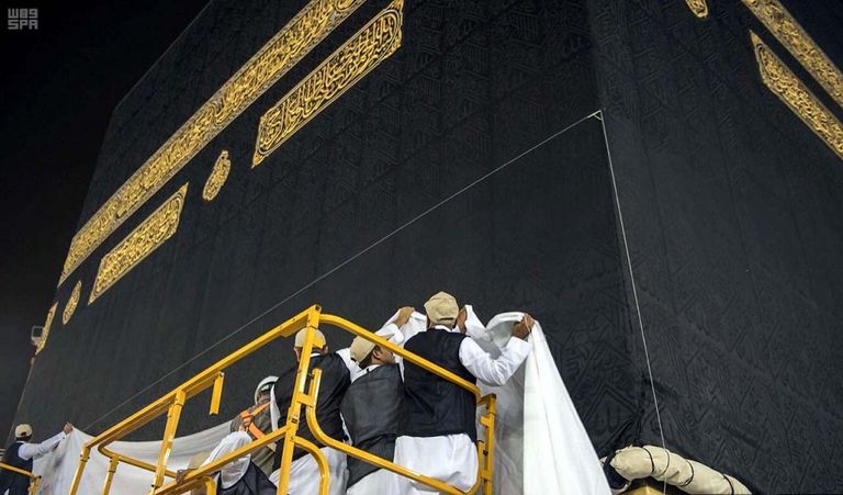 تقنية جديدة لتطريز كسوة الكعبة