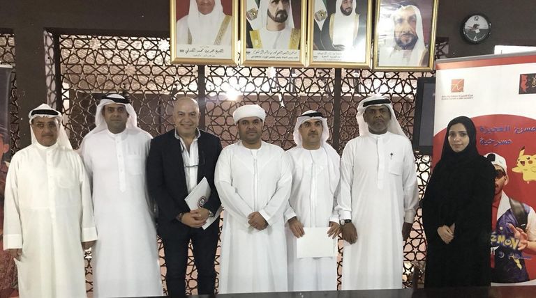 أثناء توقيع الاتفاقية