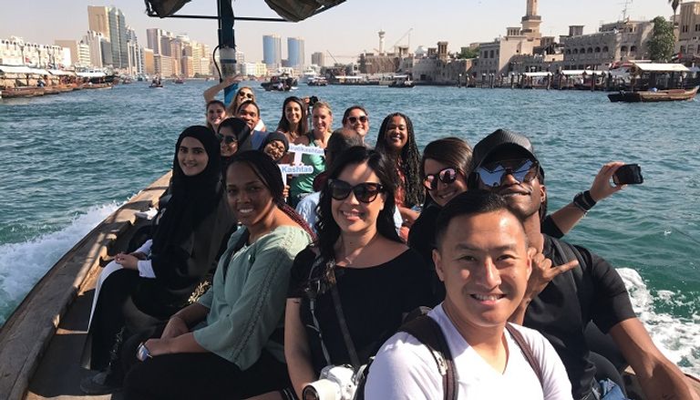 هبة بن رضا خلال إحدى الجولات السياحية في أبوظبي