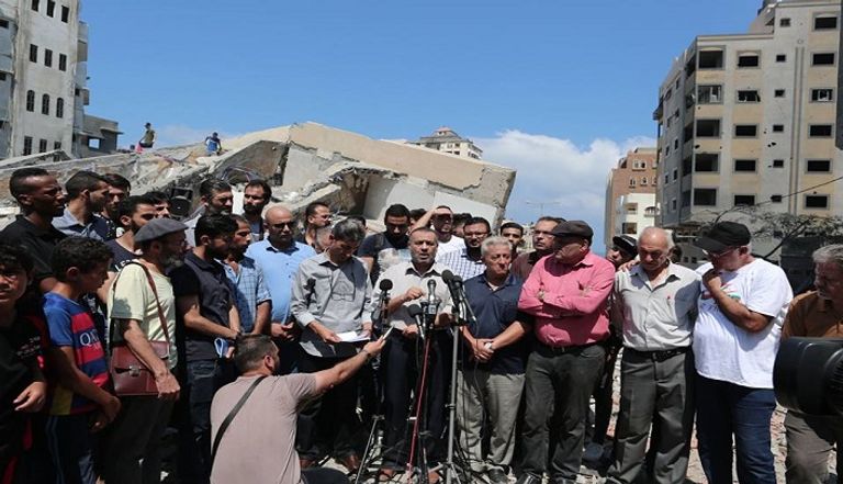 فنانو غزة يوجهون رسالة تحدٍ للاحتلال على أنقاض مبنى "المسحال"