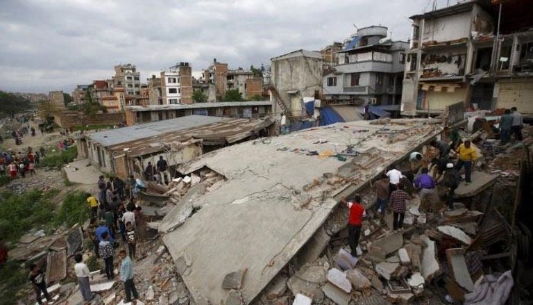 منازل مدمرة جراء زلزال إندونيسيا