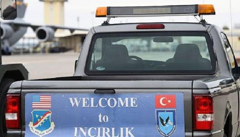 سيارة خدمات بقاعدة إنجرليك الأمريكية بتركيا