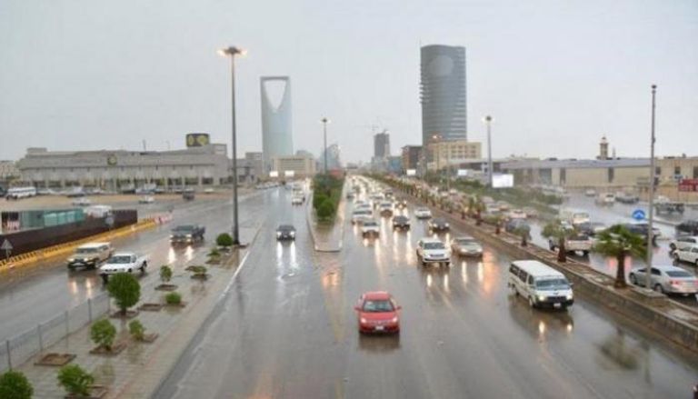 توقعات بهطول أمطار رعدية على بعض المناطق السعودية