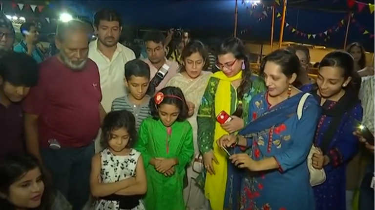 السلحفاة جولي تحتفل بعيد ميلادها الخمسين بباكستان