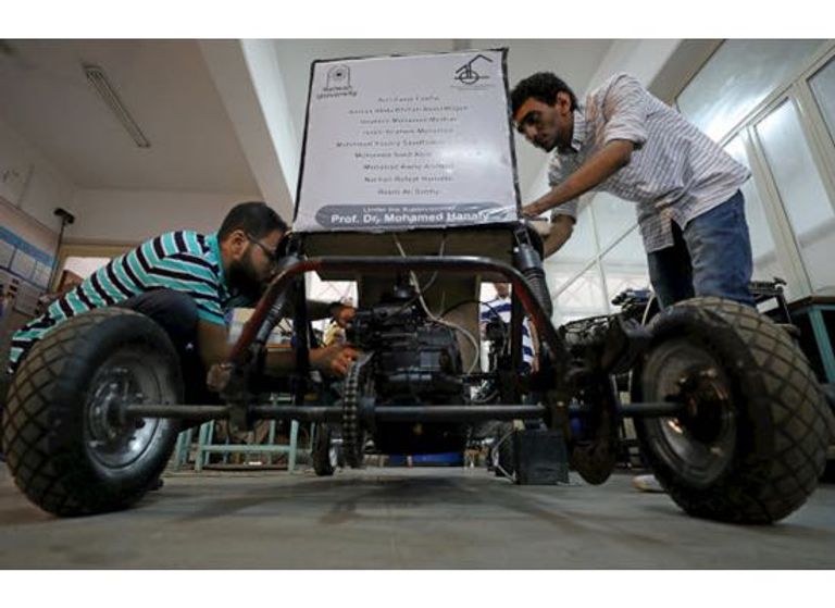 السيارة المصرية التي تعمل بالهواء في انتظار التمويل