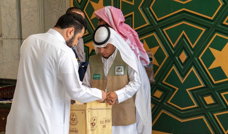 أكثر من ألف موظف يسهلون خدمة ضيوف بيت الله العتيق