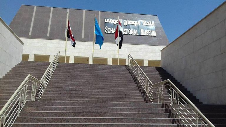 الرئيس المصري عبدالفتاح السيسي أثناء افتتاح متحف سوهاج