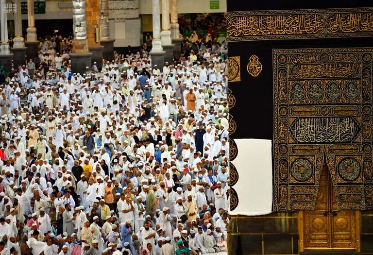 ضيوف الرحمن من أجواء روحانية بالمسجد الحرام