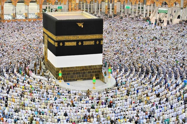 ضيوف الرحمن من أجواء روحانية بالمسجد الحرام